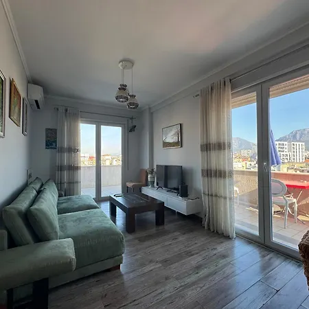 Corner Terrace 地拉那