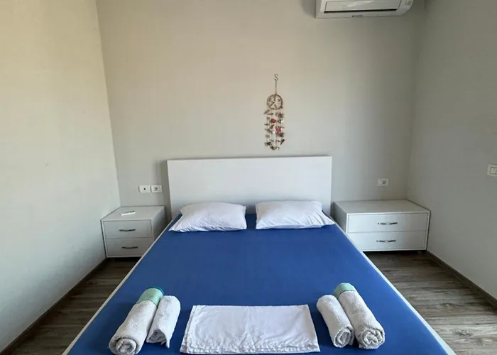 Corner Terrace 公寓 地拉那